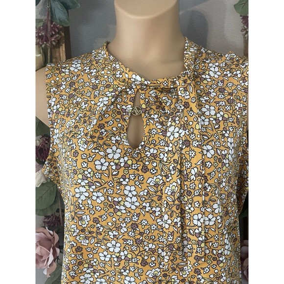 Adrianne Vittadini Floral Sleeveless Blouse with Keyhole Neckline - Picture 2 of 10